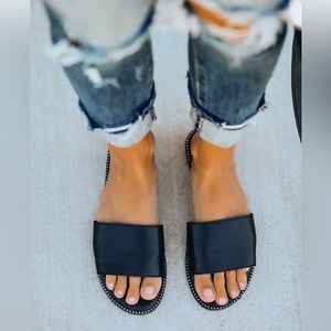 VICI COLLECTION WILD DIVA LOUNGE CASPIAN STUDDED SLIP ON SANDAL 7.5 NIB